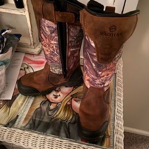Magellan Snake/Hunting Boots youth 4 - Like New